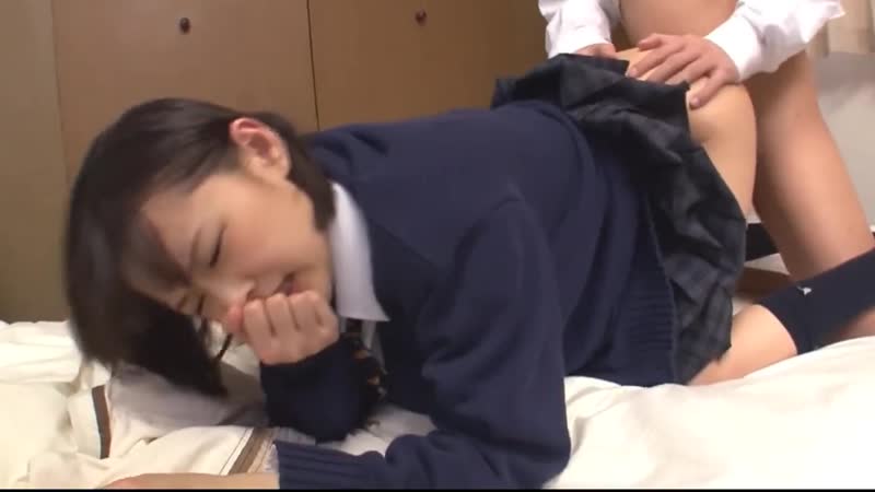 जापानी स्कूली छात्रा को इंटरक्रूरल सेक्स 01 के दौरान ग़लती से डाला गया था